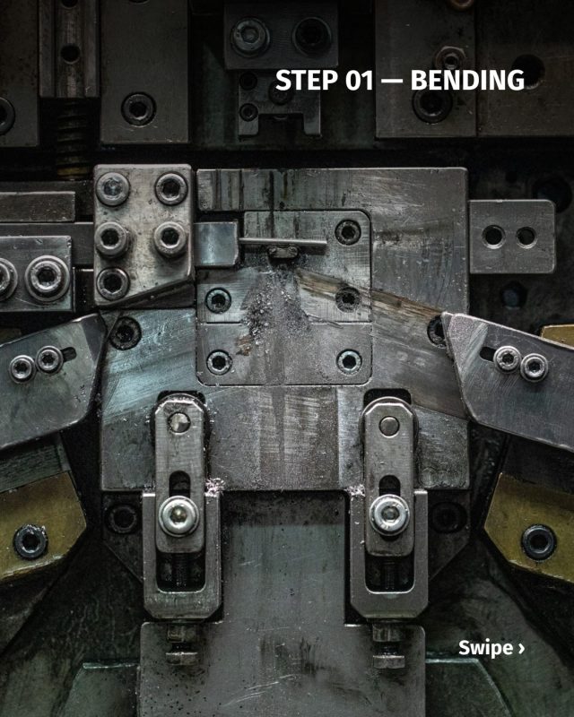 🇮🇹 Piegatura. Saldatura.
Il risultato? Trazione che non tradisce.
Hai una curiosità sul making-of? Scrivila qui sotto. ⛓️

🇬🇧 Bending. Welding.
The result? Traction you can trust.
Curious about the making-of? Drop it below.

#König #SnowChains #HowItsMade #Bending #Welding #Manufacturing #MadeInEurope #WinterDriving #Safety