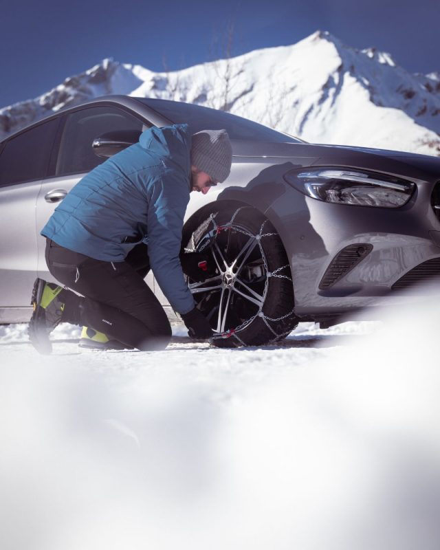 🇮🇹 🔧 C’è ancora tempo per un ultimo check.

Da domani scatta l’obbligo delle dotazioni invernali: assicurati di avere le catene giuste e di saperle montare.

Chi guida spesso d’inverno lo sa: la calma si prepara prima di partire.

🇬🇧 🔧 There’s still time for one last check.

From tomorrow, winter equipment becomes mandatory — make sure you’ve got the right snow chains and know how to fit them.

Anyone who drives in winter knows it: peace of mind starts before you hit the road.

#KönigChains #DrivePrepared #WinterReady #SnowDrive #SafeDriving #CateneDaNeve #Konig