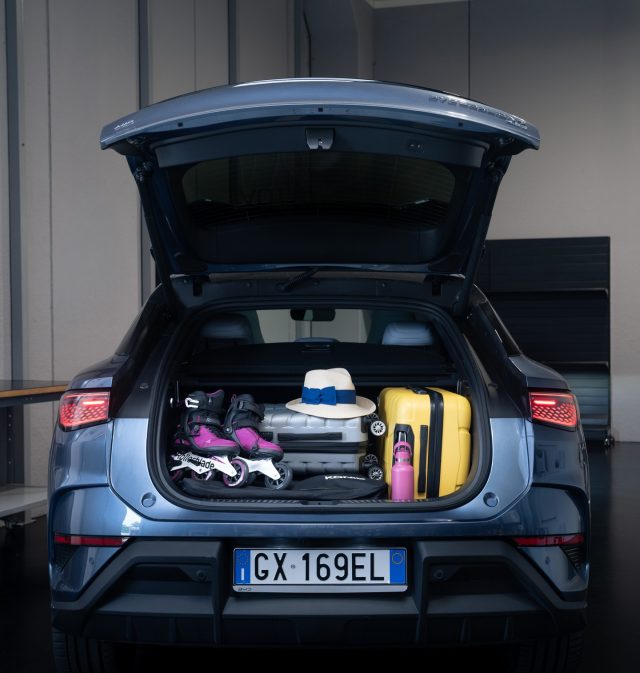 🇮🇹 Estate e inverno, due stagioni diverse ma stessa voglia di partire.
Valigie pronte e sicurezza sempre a bordo ⛓️

🇬🇧 Summer and winter, two different seasons but the same desire to get away.
Suitcases packed and safety always on board ⛓️

#könig #catenedanevekonig #konigsnowchains #konigchainesaneige #konigschneeketten #snowchains #catenedaneve #chainesaneige #schneeketten #konig #cateneneve #cateneauto