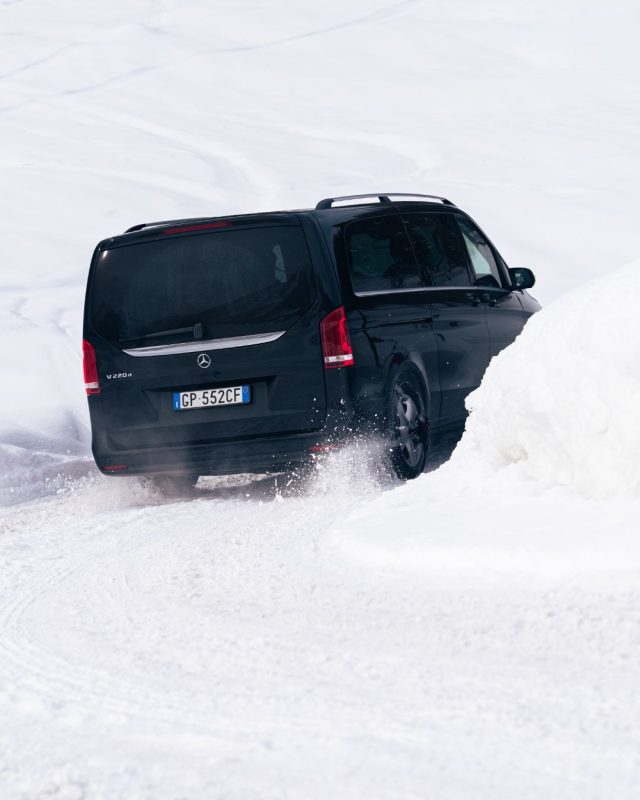 🇮🇹 Neve sulla carreggiata ❄️

🇬🇧 Snow on the road ❄️

#KönigChains #WinterDriving #SnowOnTheRoad #WinterRoads #ColdRoads