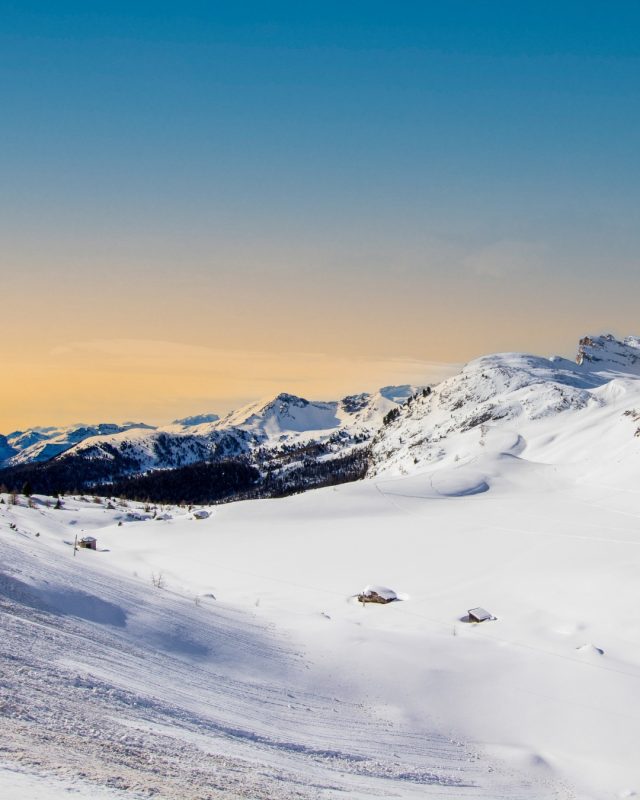 🇮🇹
Passo Valparola, Dolomiti, 2.192 m.
Ancora pulito.
Ancora aperto.
Per ora.
Ma l'inverno sta arrivando.. ❄️

🇬🇧
Valparola Pass, Dolomites. 2,192 m.
Still clean.
Still open.
For now.
But winter is coming… ❄️

 #könig #catenedanevekonig #konigsnowchains #konigchainesaneige #konigschneeketten #snowchains #catenedaneve #chainesaneige #schneeketten #konig #cateneneve #cateneauto #valparolapass #passovalparola #valparola #winter #dolomiti #italianalps #ontheroad