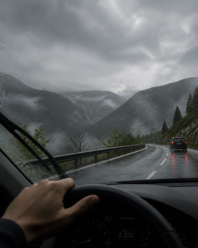 🇮🇹 La strada e le condizioni a volte cambiano.
Lo senti.
E cambia anche il modo in cui guidi 🚗

🇬🇧 Sometimes the road and the conditions change.
You feel it.
And the way you drive changes too 🚗

#driving #ontheroad #drivingexperience #cartravel #roadconditions #weatherchange #changingconditions #wetroads #drivewithconfidence #stayfocused #mountainroads #alpinelife