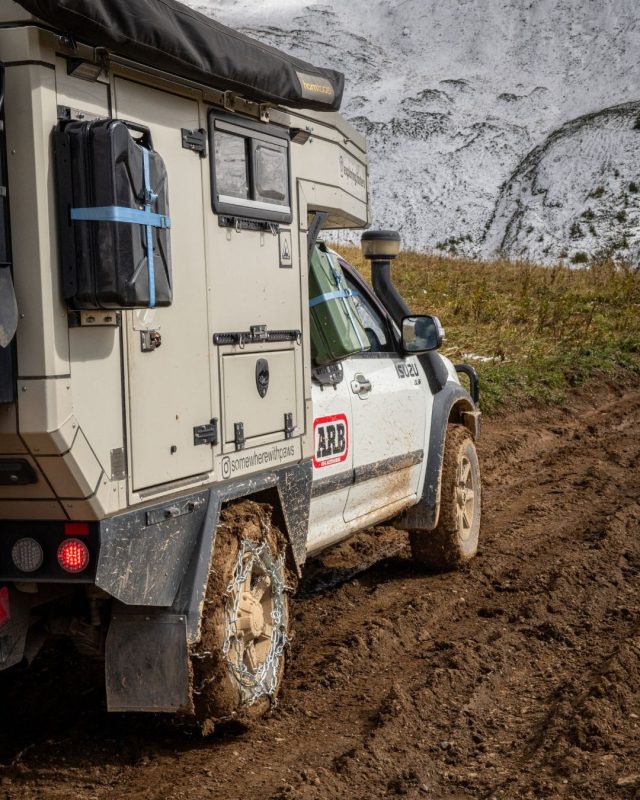 🇮🇹 Anche il fango fa parte del viaggio ⛓️

🇬🇧 Mud is part of the journey too ⛓️

#mud #offroadroads #roadconditions #aftertherain #ontheroad #drivingexperience #drivelife #cartravel #beprepared #changingconditions #adventuretravel #vanlife #overland #travelmore