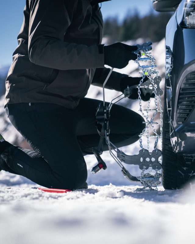 🇮🇹 Ultimo controllo e poi si parte ❄️

🇬🇧 Final check, then we go ❄️

#winterdriving #snowchains #readytogo #konigsnowchains #ksummit