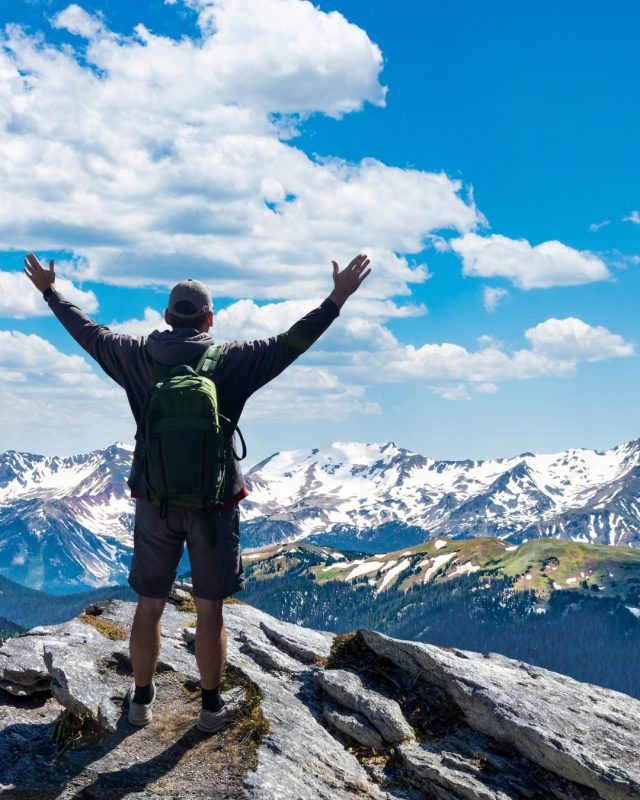 🇮🇹 Maggio apre la strada con le sue giornate più lunghe e la voglia di partire che torna a farsi sentire.
Ovunque tu voglia andare, fallo in sicurezza.
La stagione delle avventure è iniziata ⛰️

🇬🇧 May leads the way with longer days and a renewed desire to get away.
Wherever you want to go, do it safely.
The adventure season has begun. ⛰️

#könig #catenedanevekonig #konigsnowchains #konigchainesaneige #konigschneeketten #snowchains #catenedaneve #chainesaneige #schneeketten #konig #cateneneve #cateneauto #adventure #spring #primavera #avventure #mountain #montagna