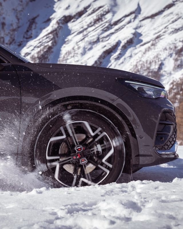 🇮🇹 A marzo l’inverno sembra finito.
Sembra.

Poi trovi ancora neve sotto le ruote ❄️

🇬🇧 In March, winter feels over.
Or so it seems.

Then there’s still snow under your wheels ❄️

#König #KönigChain #SnowChains #WinterDriving #DriveWithConfidence #MountainRoads #AlpineDrive #MarchWeather #StillWinter